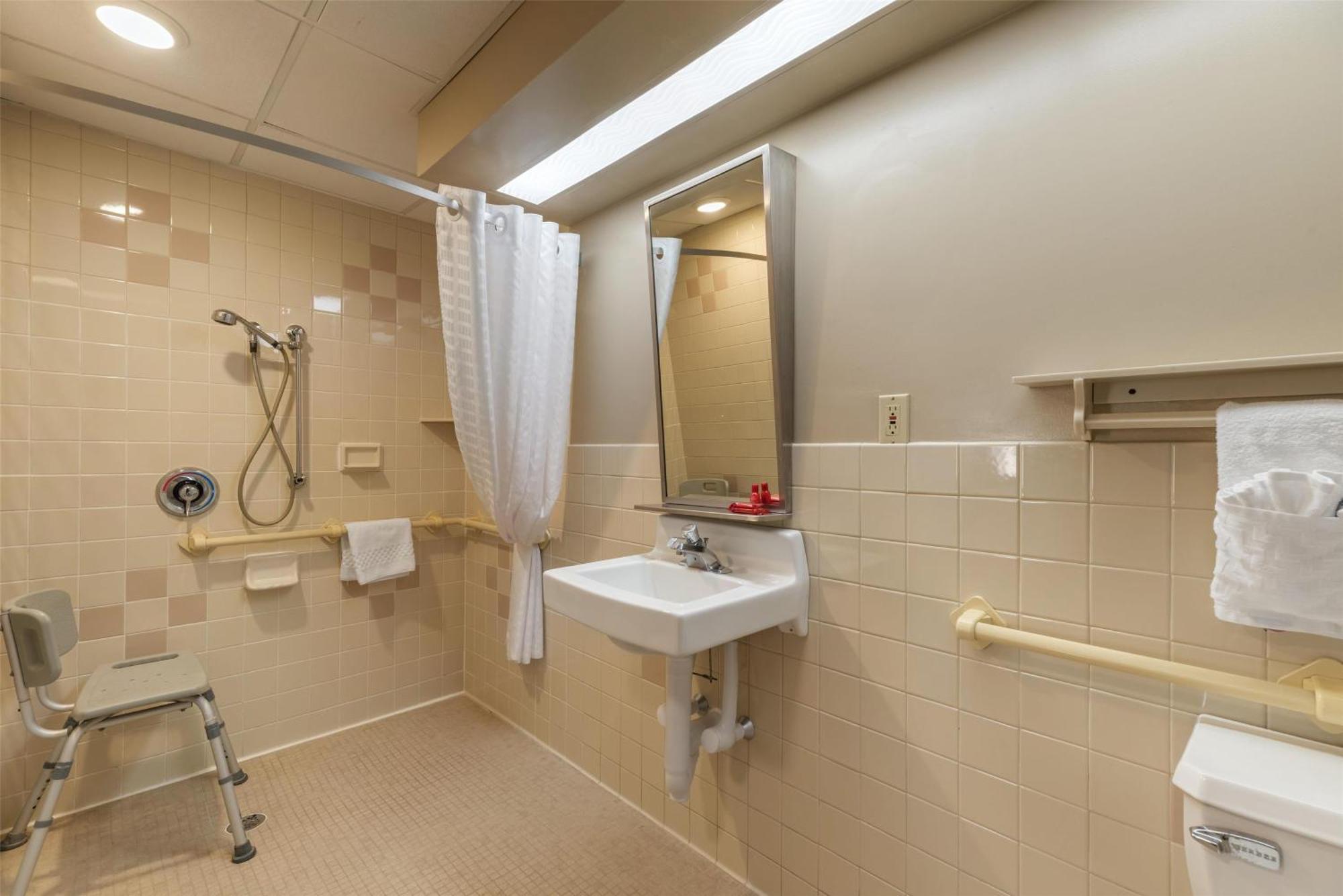 Queen Room with Two Queen Beds and Roll-In Shower - Disability Access
